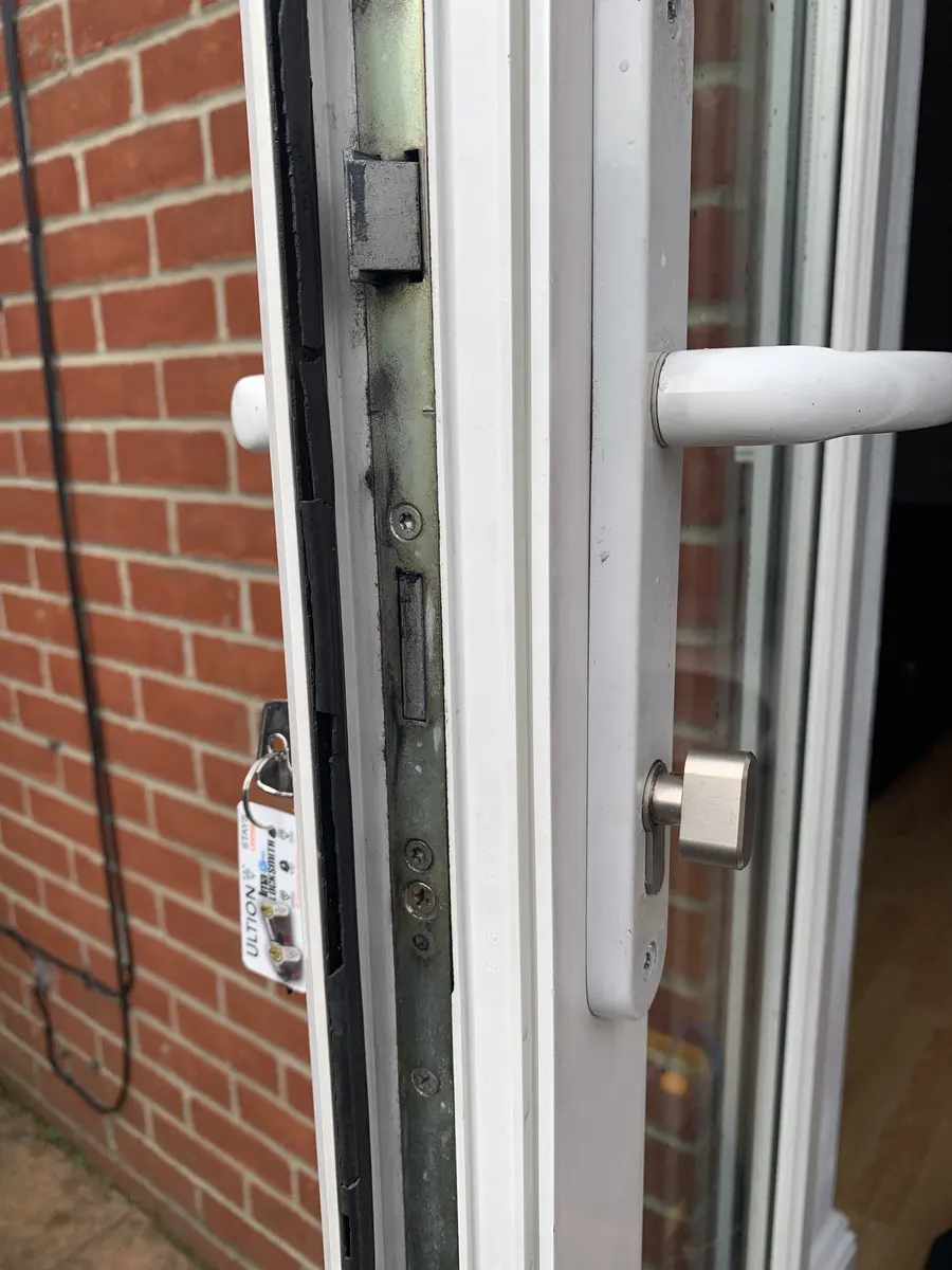 Ultion thumb turn cylinder and multipoint lock fitted to a white uPVC door